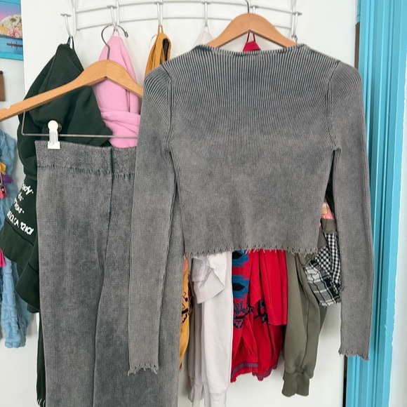 Gray Ribbed Knit Two-Piece Set - Picture 7 of 8